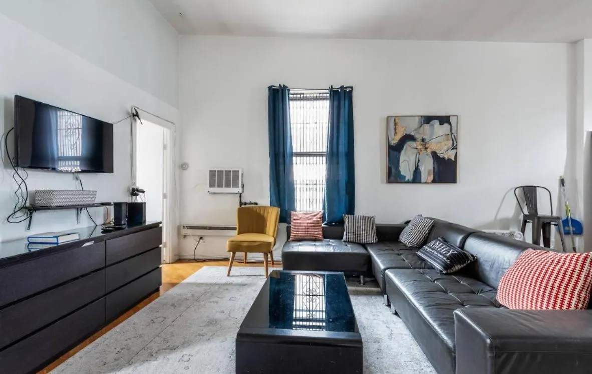 Kontakt z Majestic 3 Bedroom Apartment In Nyc!